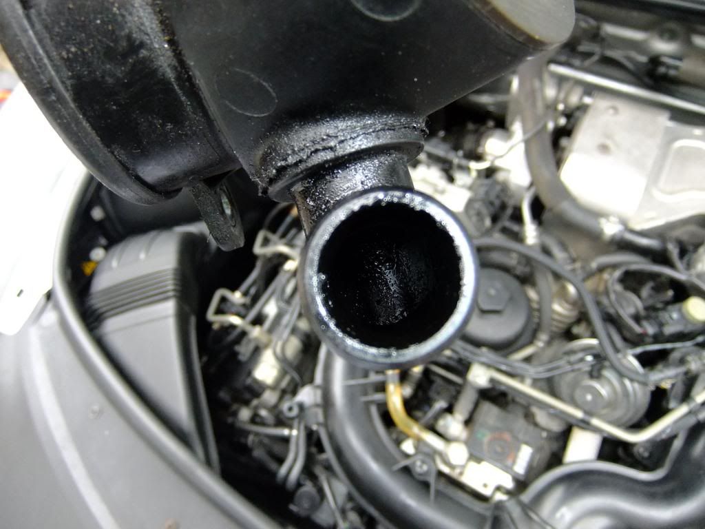 Oil residue on turbo face and/or output charge air pipe